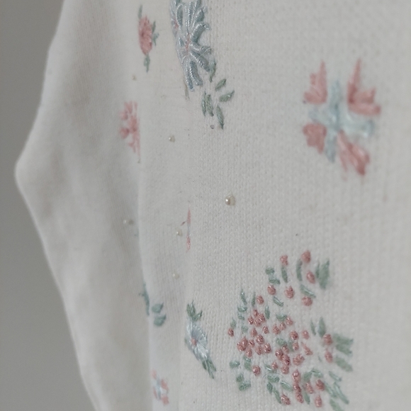 Vintage white embroidered turtleneck - Picture 2 of 2